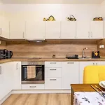 Apartament Modern 1br With Private Garage Near Mall Plovdiv, Pulmed And Rowing Canal *