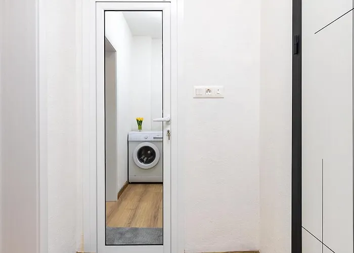 Modern 1br With Private Garage Near Mall Plovdiv, Pulmed And Rowing Canal Apartment