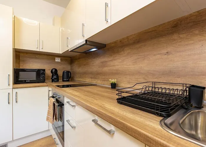 Modern 1br With Private Garage Near Mall Plovdiv, Pulmed And Rowing Canal Appartement